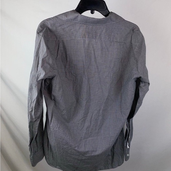 Button up - Picture 7 of 8